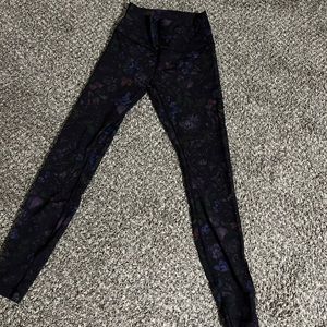 Floral like new Lululemon leggings size 6